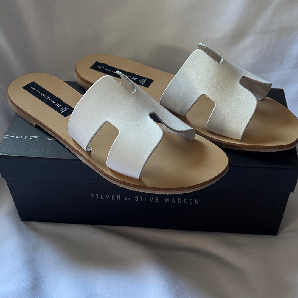 STEVEN by Steve Madden White Slide Sandals with Tan Footbed